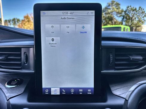 Used 2020 Ford Explorer Platinum w/ Premium Technology Package image 13