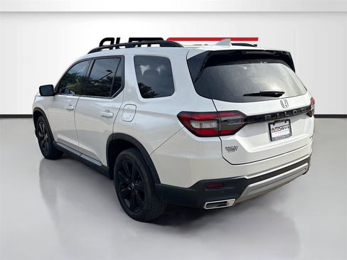 Used 2023 Honda Pilot Touring image 5