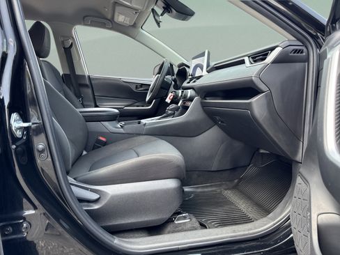 Used 2023 Toyota RAV4 LE FWD image 21