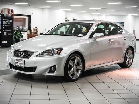Used 2011 Lexus IS 250 w/ Premium Pkg Value Edition RWD image 3