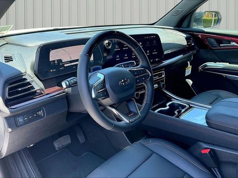 New 2026 Chevrolet Trax LT w/ Driver Confidence Package FWD image 3