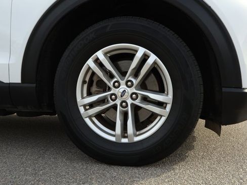 Used 2023 Ford Explorer XLT w/ Equipment Group 202A image 5