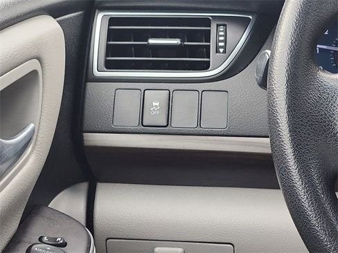 Used 2017 Toyota Camry LE image 12