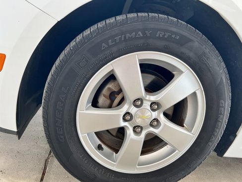 Used 2015 Chevrolet Cruze LT image 12