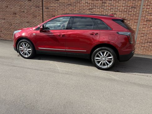 Used 2023 Cadillac XT5 Sportv w/ Technology Package AWD/4WD image 2