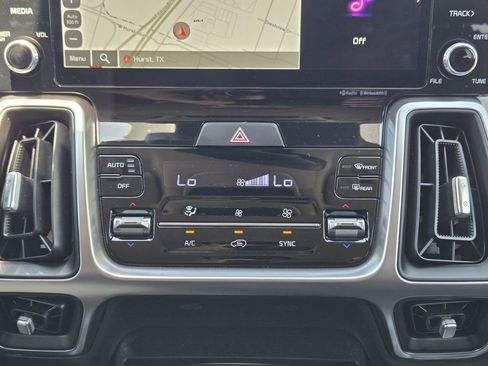 Used 2023 Kia Sorento EX w/ Panoramic Sunroof Package FWD image 21