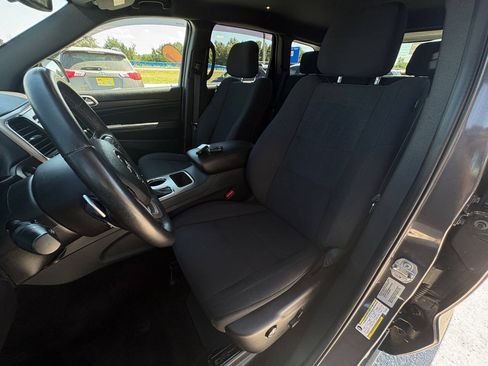 Used 2017 Jeep Grand Cherokee Laredo w/ Quick Order Package 23E AWD/4WD image 8