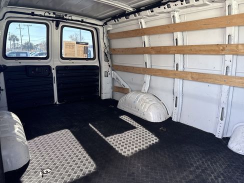 Certified 2022 GMC Savana 2500 w/ Driver Convenience Package image 33