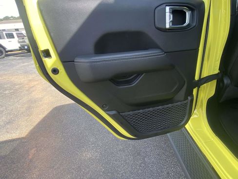 Used 2022 Jeep Wrangler Unlimited Sahara image 21