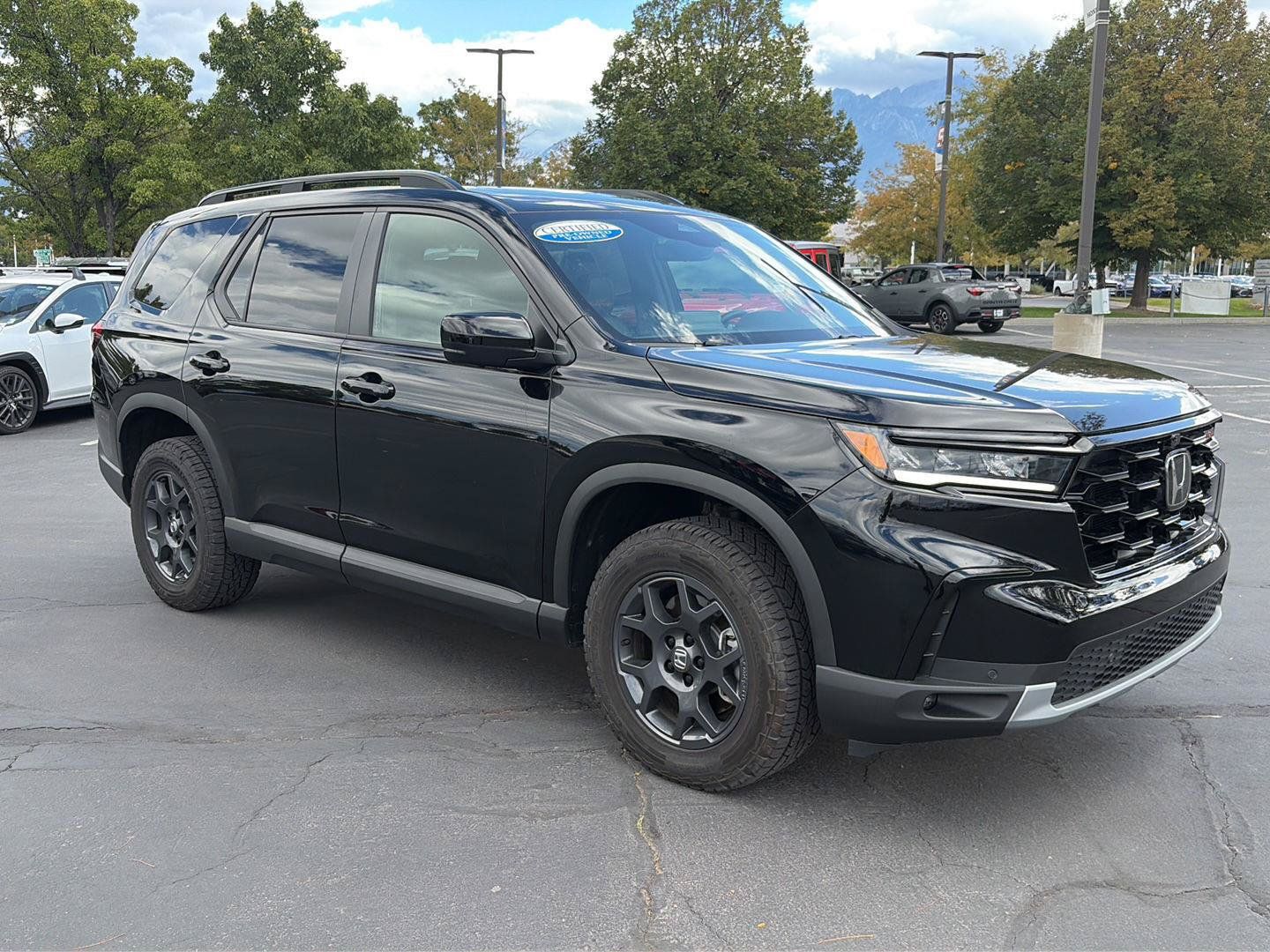 Used 2025 Honda Pilot TrailSport image 3