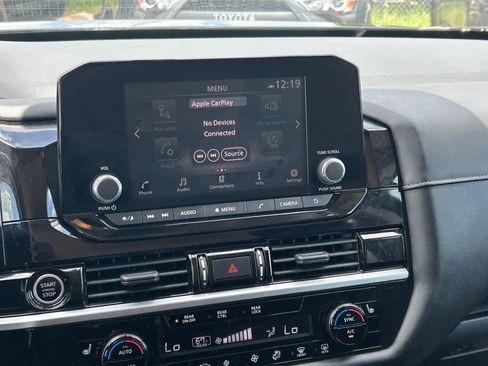 Used 2022 Nissan Pathfinder SV FWD image 18