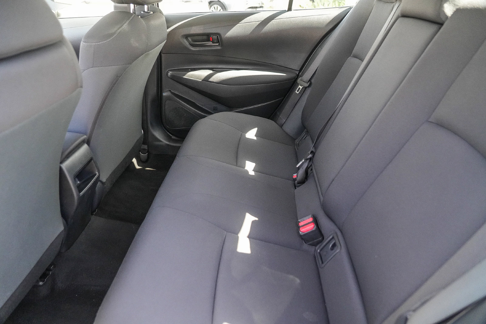 Used 2022 Toyota Corolla LE FWD image 18