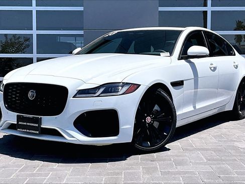 Used 2023 Jaguar XF SE RWD image 1