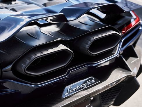 Used 2025 Lamborghini Revuelto AWD/4WD image 19