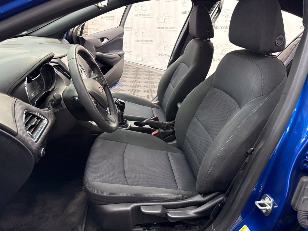 Used 2017 Chevrolet Cruze LT FWD image 13