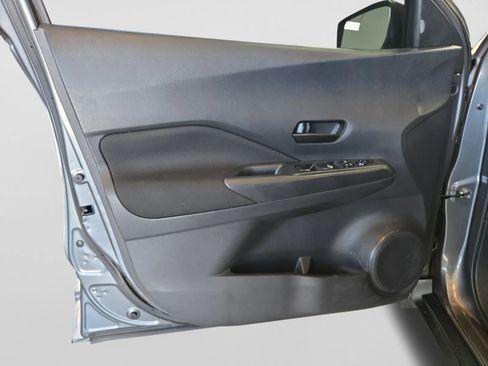 Used 2022 Nissan Kicks S FWD image 12