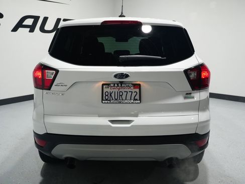 Used 2019 Ford Escape SE image 9