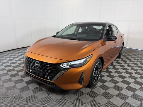 Used 2025 Nissan Sentra SR w/ SR Premium Package FWD image 3