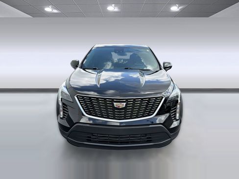 Used 2023 Cadillac XT4 Luxury w/ Cold Weather Package FWD image 5