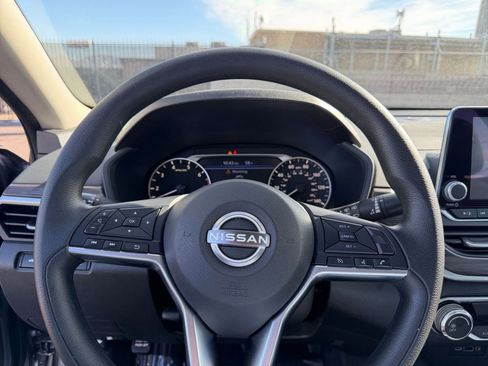 Used 2025 Nissan Altima 2.5 SV image 28