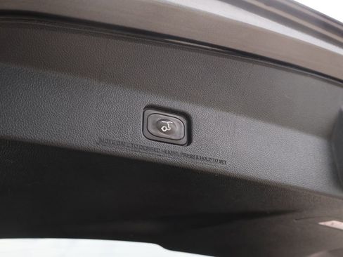 Used 2018 Ford Explorer Platinum image 10