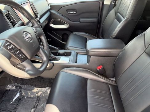 Used 2024 Nissan Frontier SL w/ Technology Package RWD image 9