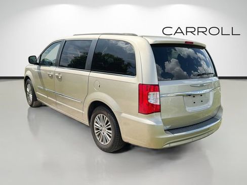 Used 2014 Chrysler Town & Country Touring-L FWD image 5