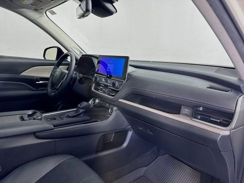 Used 2024 Toyota Grand Highlander AWD image 36