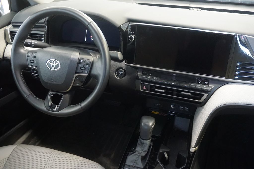 Used 2025 Toyota Camry XLE AWD/4WD image 26
