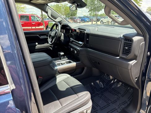 Used 2023 GMC Sierra 1500 SLT w/ SLT Premium Plus Package AWD/4WD image 15
