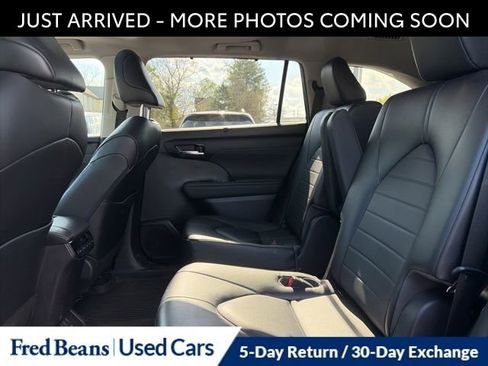 Used 2023 Toyota Highlander XLE AWD/4WD image 14
