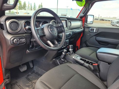 Used 2022 Jeep Gladiator Willys image 9