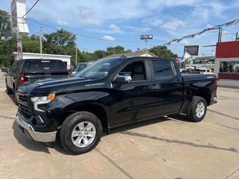 Used 2023 Chevrolet Silverado 1500 LT AWD/4WD image 2