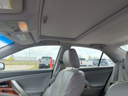 Used 2010 Toyota Camry XLE image 7