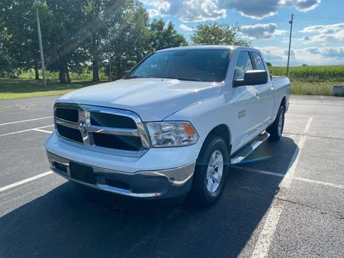 Used 2018 RAM 1500 Classic SLT AWD/4WD image 3