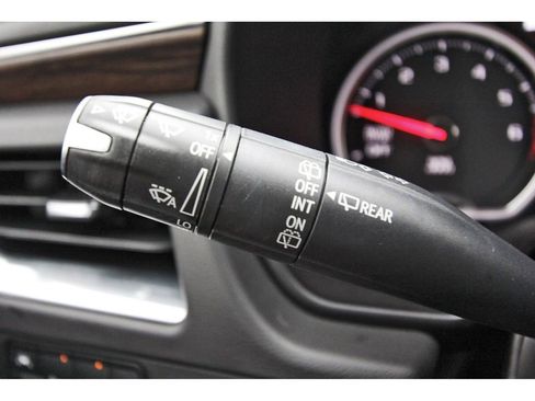 Used 2021 Chevrolet Tahoe Premier w/ Premium Package image 18