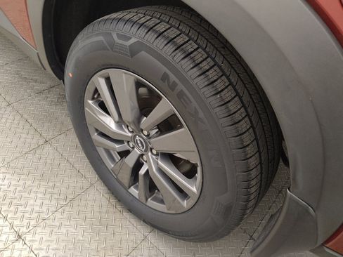 Used 2022 Nissan Pathfinder SV AWD/4WD image 31
