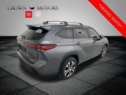 Used 2023 Toyota Highlander XLE image 6