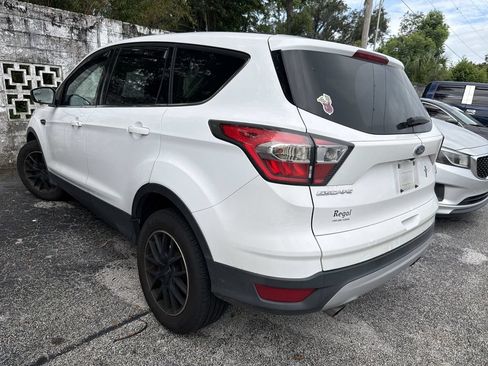 Used 2017 Ford Escape SE FWD image 6