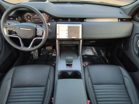 Used 2025 Land Rover Discovery Sport Dynamic SE image 15