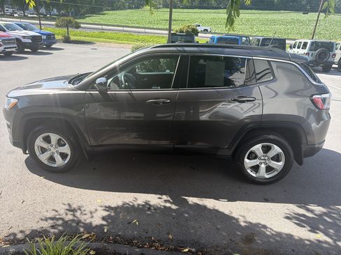 Used 2021 Jeep Compass Latitude AWD/4WD image 7