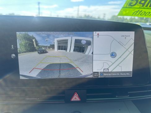 Used 2025 Hyundai Elantra Limited FWD image 16