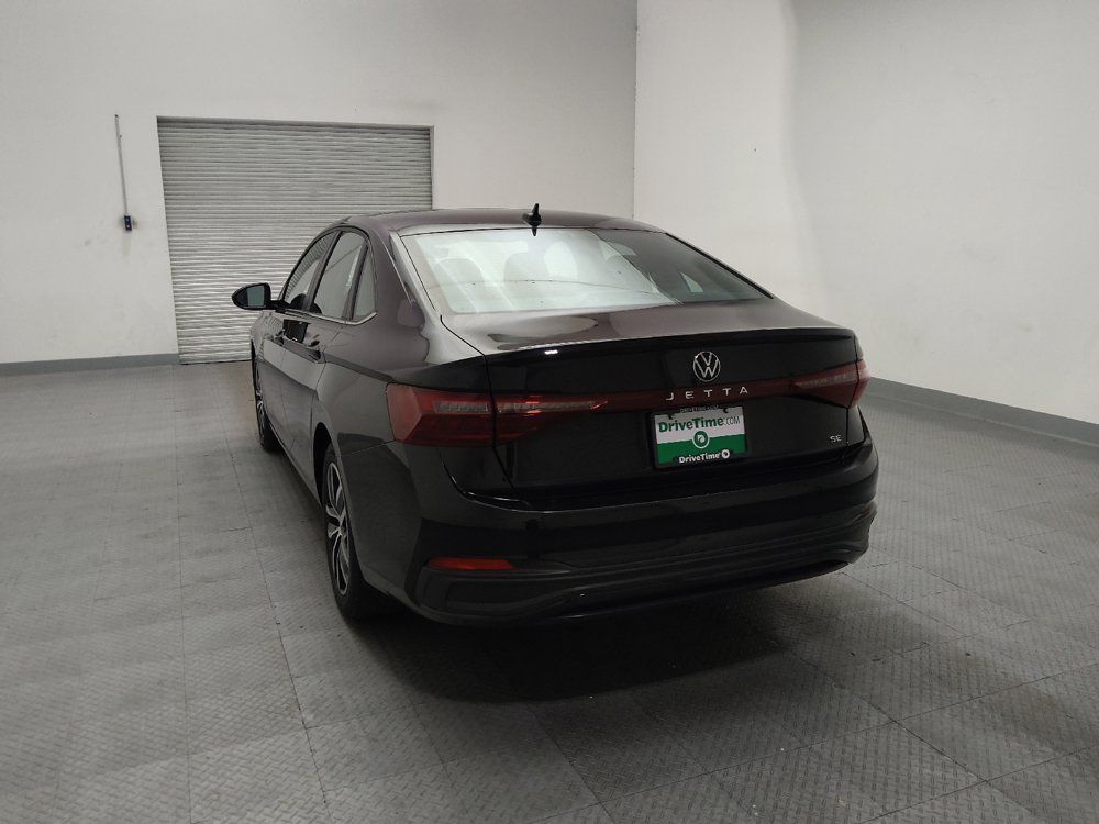 Used 2025 Volkswagen Jetta SE FWD image 6