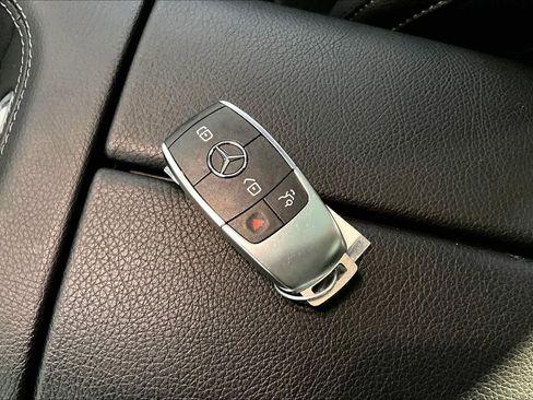 Used 2024 Mercedes-Benz GLS 450 4MATIC image 15