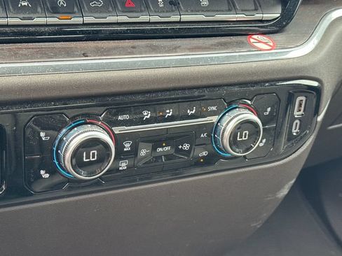 Used 2025 GMC Sierra 1500 SLT AWD/4WD image 21