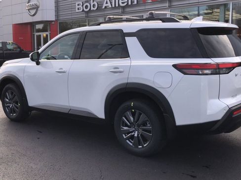 New 2025 Nissan Pathfinder SV image 6