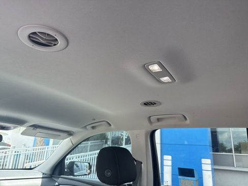 Used 2021 Chevrolet Traverse LT FWD image 13