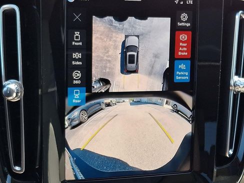 Certified 2026 Volvo XC40 B5 Plus AWD/4WD image 20