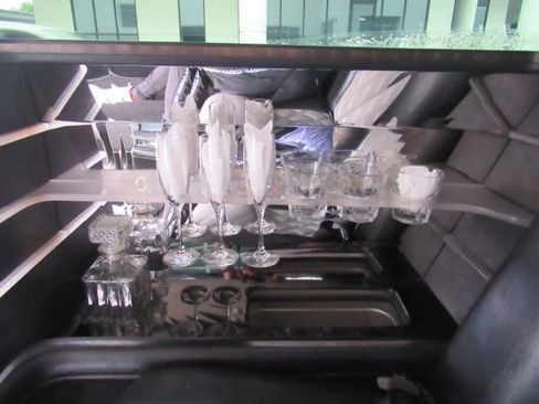 Used 2015 Chrysler 300 Limited image 34