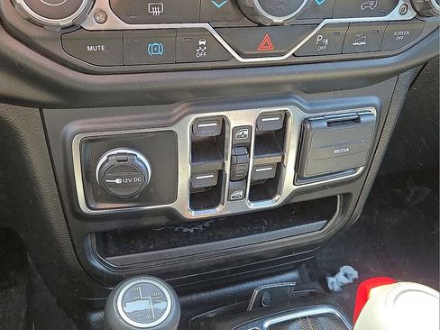 Used 2023 Jeep Wrangler Unlimited Sahara image 29